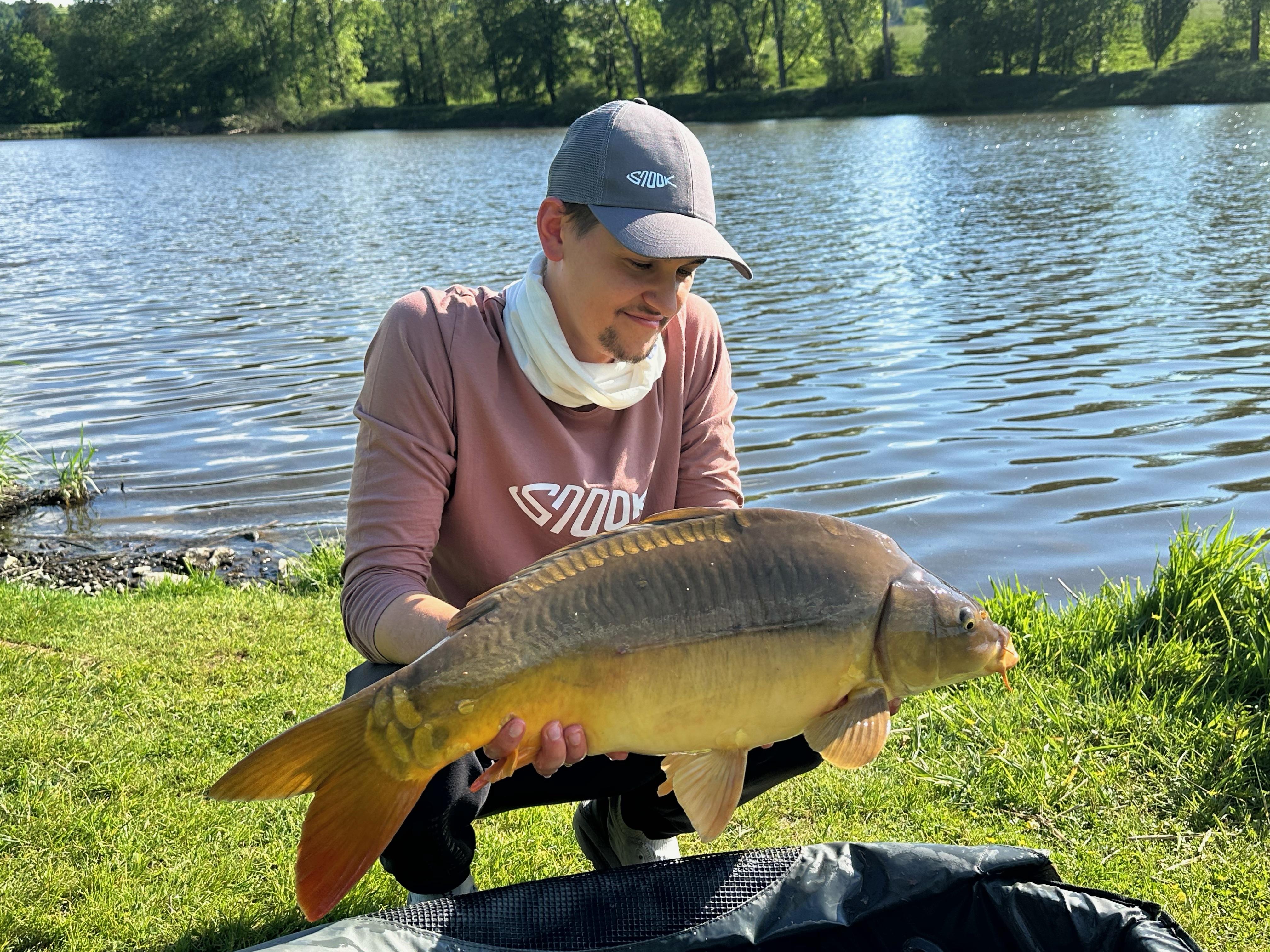 Hnědé triko s dlouhým rukávem snook